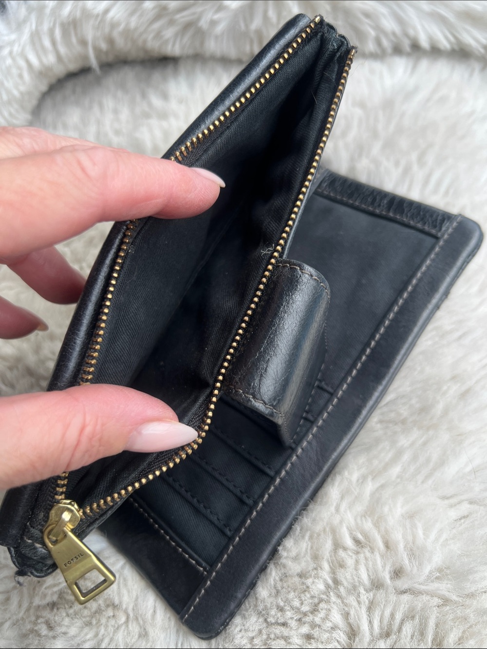 Fossil Black Leather Fold Wallet with Gold Trim - Picture 6 of 10